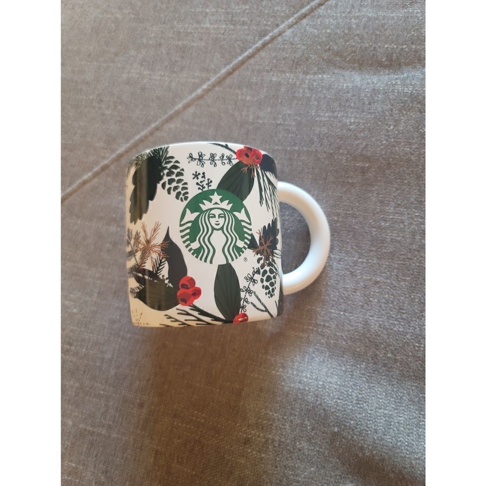 Starbucks Holiday 2021 coffee mug with holy & pinecones
